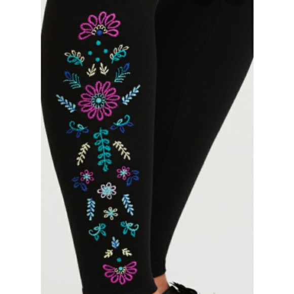 torrid Pants - Torrid Cropped Leggingd-SZ 4